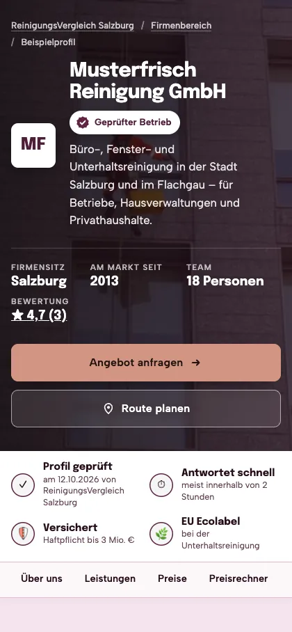 Firmenprofil auf dem Handy mit Siegel „Geprüfter Betrieb“