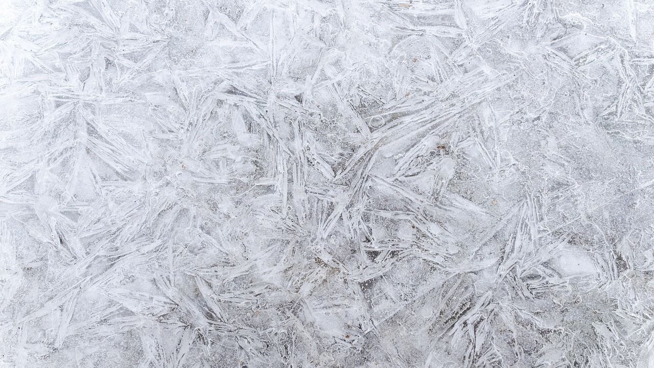Gefrierfach mit Eisschicht
