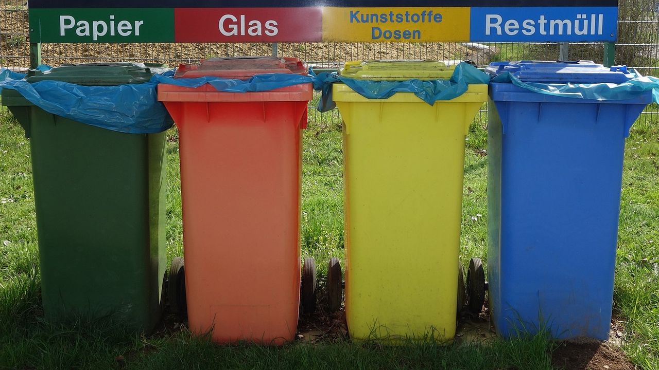 Container in einem Recyclinghof